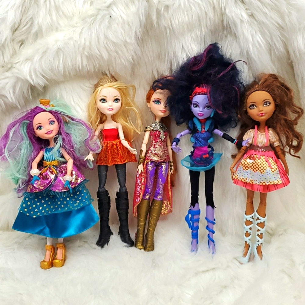 Monster High Bundle Lot of  5 doll clothes and shoes